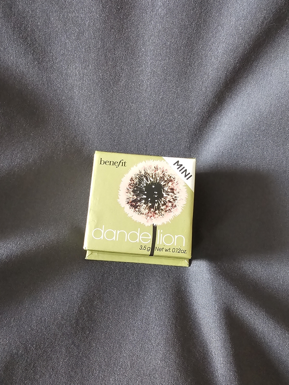 Benefit Mini Dandelion Blush in Pastel Green Box